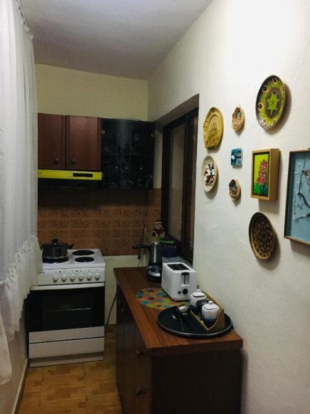 Tirane, jepet me qera apartament 1+1 Kati 3, 65 m² 350 Euro (rruga Njazi Meka)