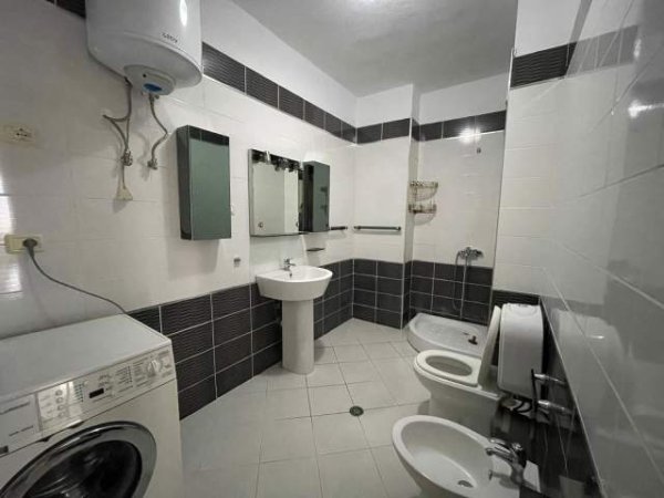 Tirane, jepet me qera apartament 2+1+BLK Kati 7, 103 m² 300 Euro (Misto Mame)