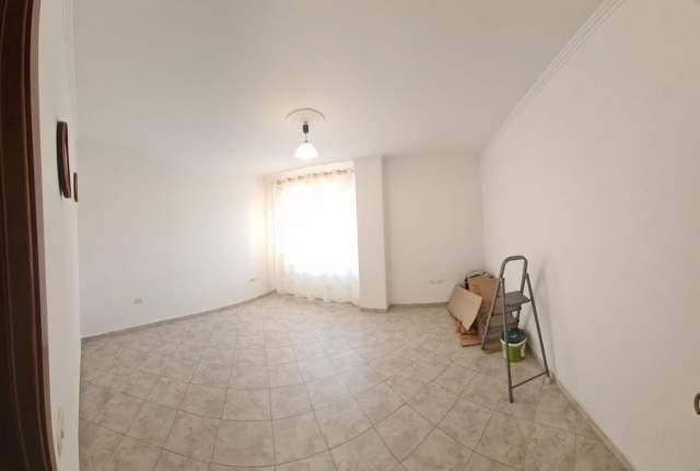 Tirane, jepet me qera apartament 2+1+BLK Kati 1, 94 m² 300 Euro (kavajes)