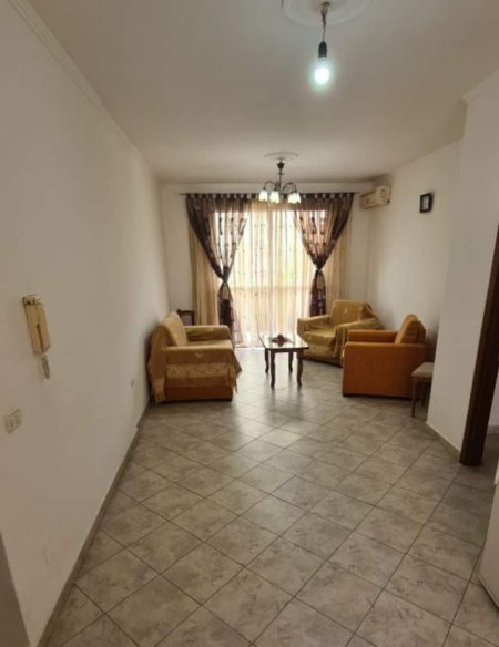 Tirane, jepet me qera apartament 2+1+BLK Kati 1, 94 m² 300 Euro (kavajes)