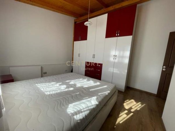 Tirane, jepet me qera apartament 2+1 Kati 4, 600 Euro (kafe roma)