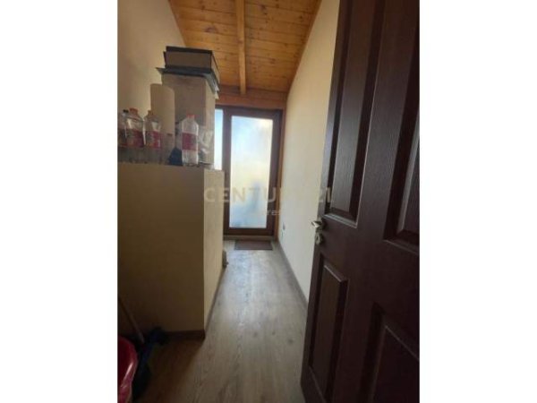 Tirane, jepet me qera apartament 2+1 Kati 4, 600 Euro (kafe roma)