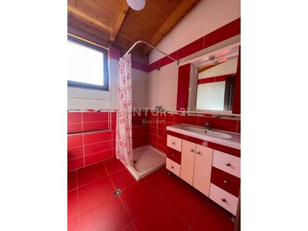 Tirane, jepet me qera apartament 2+1 Kati 4, 600 Euro (kafe roma)