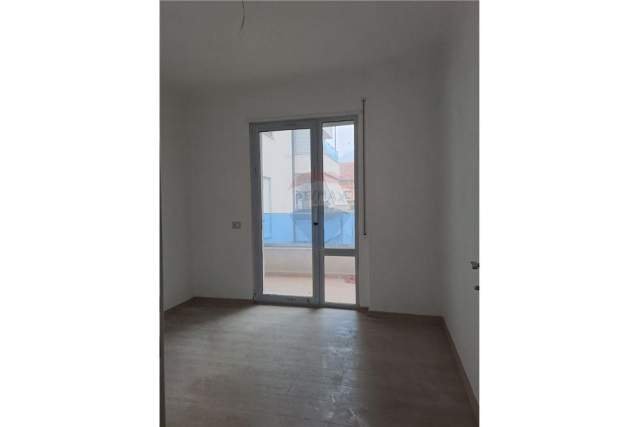 Tirane, jepet me qera apartament 2+1 Kati 1, 110 m² 380 Euro (Rruga Arkitekt Sinani)