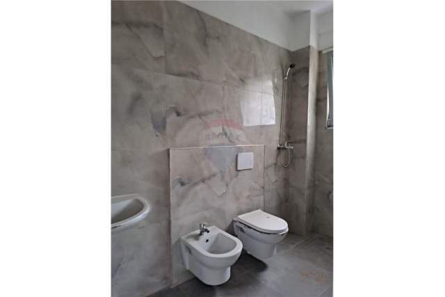 Tirane, jepet me qera apartament 2+1 Kati 1, 110 m² 380 Euro (Rruga Arkitekt Sinani)