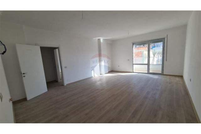 Tirane, jepet me qera apartament 2+1+BLK Kati 1, 110 m² 380 Euro (Rr. Bardhyl)