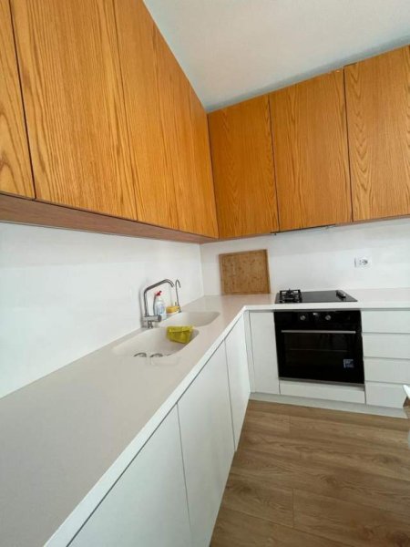 Tirane, jepet me qera apartament duplex 3+1+BLK Kati 2, 143 m² 1.500 Euro (Rruga Bektash Berberi)