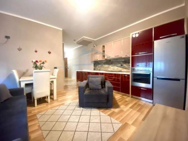 Tirane, jepet me qera apartament 1+1 Kati 4, 52 m² 500 Euro