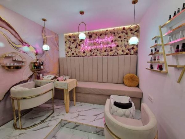 Tirane, shitet ambjent biznesi Kati 1, 170 m² 90.000 Euro (Sheshi Wilson)