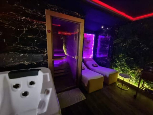 Tirane, shitet ambjent biznesi Kati 1, 170 m² 90.000 Euro (Sheshi Wilson)