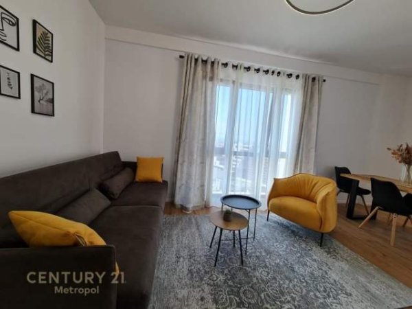 Tirane, jepet me qera apartament 2+1 Kati 10, 600 Euro (rruga e dibres)