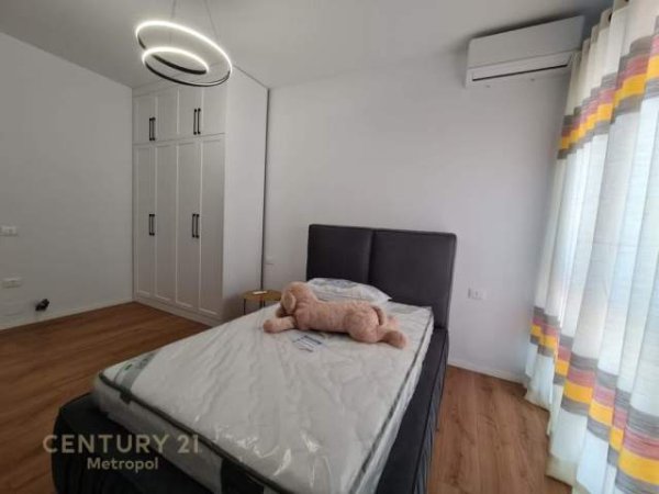 Tirane, jepet me qera apartament 2+1 Kati 10, 600 Euro (rruga e dibres)