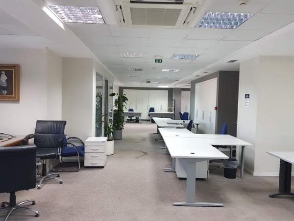 Tirane, jepet me qera ambjent biznesi Kati 4, 555 m² 8.000 Euro (Rruga e Kavajes)