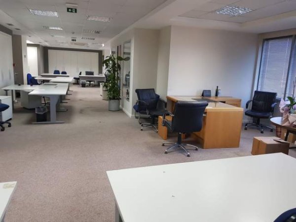 Tirane, jepet me qera ambjent biznesi Kati 4, 555 m² 8.000 Euro (Rruga e Kavajes)
