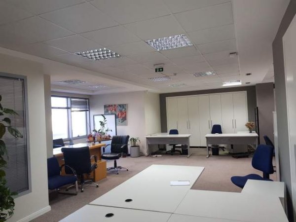 Tirane, jepet me qera ambjent biznesi Kati 4, 555 m² 8.000 Euro (Rruga e Kavajes)