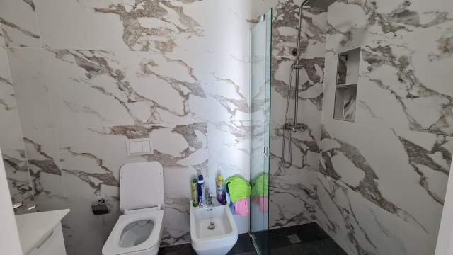 Tirane, jepet me qera apartament 3+1+A+BLK Kati 2, 119 m² 480 Euro (Shqiponja Bov Oil)