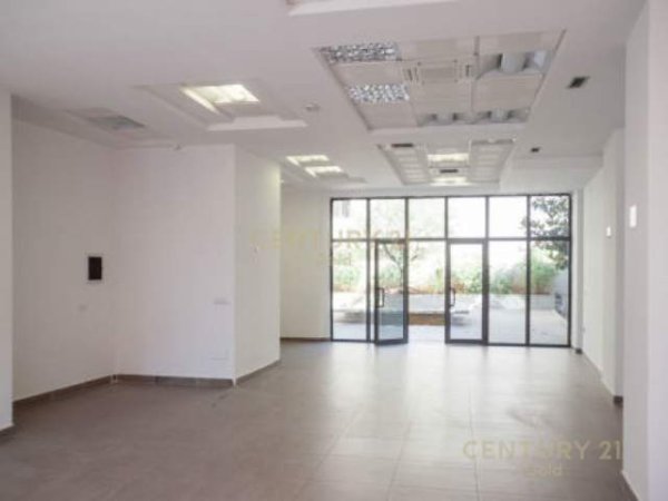 Tirane, jepet me qera ambjent biznesi Kati 0, 100 m² 1.000 Euro (selvia)