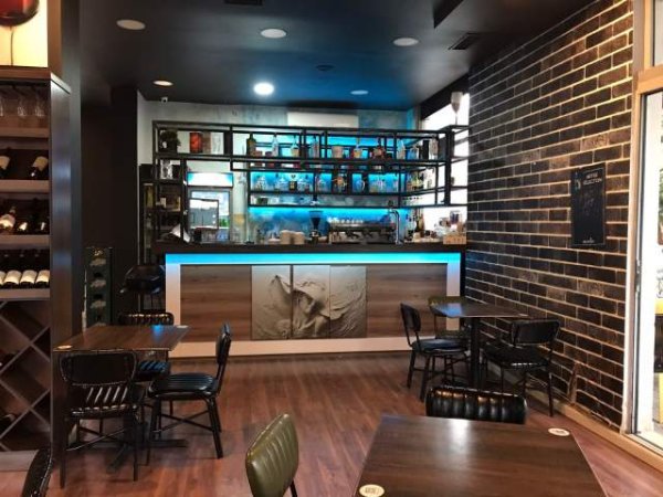 Tirane, shitet biznesi bar-kafe Kati 0, 88 m² 15.000 Euro (Komuna e Parisit)