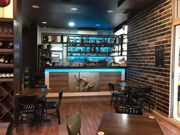 Tirane, shitet biznesi bar-kafe Kati 0, 88 m² 15.000 Euro (Komuna e Parisit)