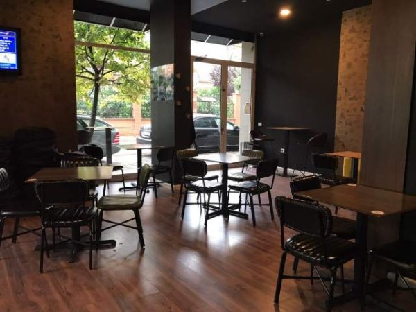 Tirane, shitet biznesi bar-kafe Kati 0, 88 m² 15.000 Euro (Komuna e Parisit)