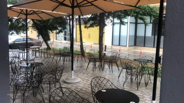 Tirane, shitet biznesi bar-kafe Kati 0, 88 m² 15.000 Euro (Komuna e Parisit)