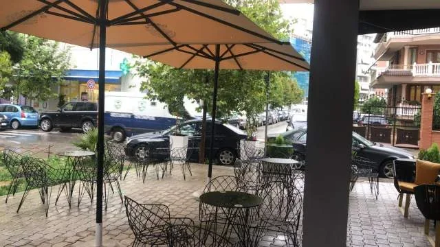 Tirane, shitet biznesi bar-kafe Kati 0, 88 m² 15.000 Euro (Komuna e Parisit)