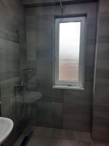 Tirane, jepet me qera apartament 2+1+BLK Kati 8, 105 m² 400 Euro (Rruga 3 Deshmoret)
