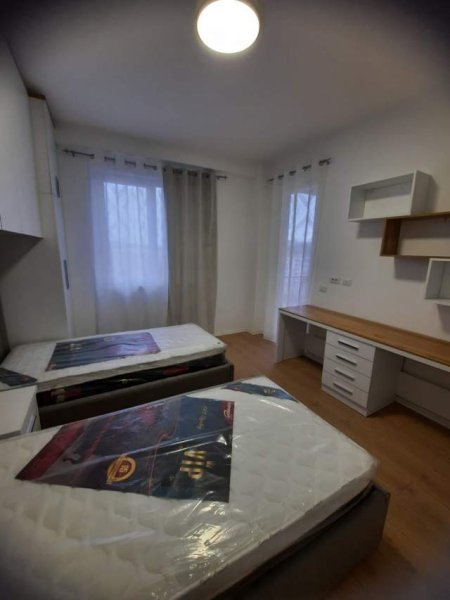 Tirane, jepet me qera apartament 2+1+BLK Kati 8, 105 m² 400 Euro (Rruga 3 Deshmoret)