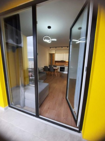 Tirane, jepet me qera apartament 2+1+BLK Kati 8, 105 m² 400 Euro (Rruga 3 Deshmoret)