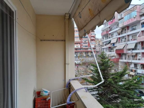 Tirane, jepet me qera apartament 2+1+BLK Kati 3, 65 m² 500 Euro (Qendra kristal)