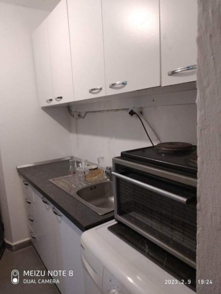 Tirane, jepet me qera apartament 1+1 Kati 1, 50 m² 250 Euro (rruga Fortuzi)