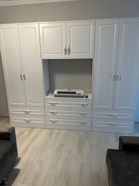 Tirane, jepet me qera garsonier 1+1 Kati 5, 45 m² 300 Euro (Pallatet Turdiu)