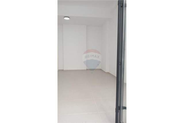 Tirane, jepet me qera ambjent biznesi Kati 0, 35 m² (Rruga Barrikadave)