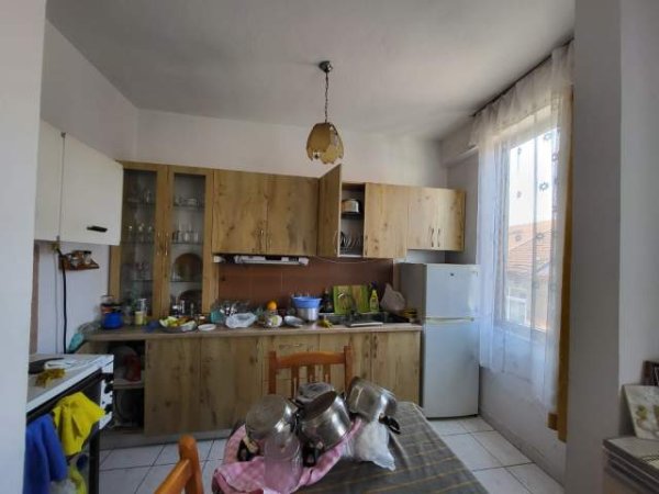 Tirane, shitet apartament 2+1+A+BLK Kati 3, 90 m² 130.000 Euro (Rruga Komuna e Parisit)