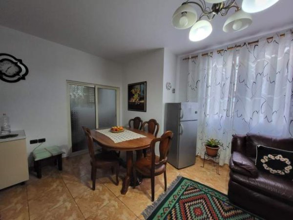 Tirane, jepet me qera apartament 3+1+A Kati 3, 80 m² 430 Euro (Sheshi Willson)