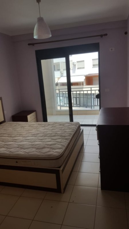 Tirane, jepet me qera apartament 1+1+Ballkon Kati 3, 65 m² 400 € (Astir ,prane ozone)