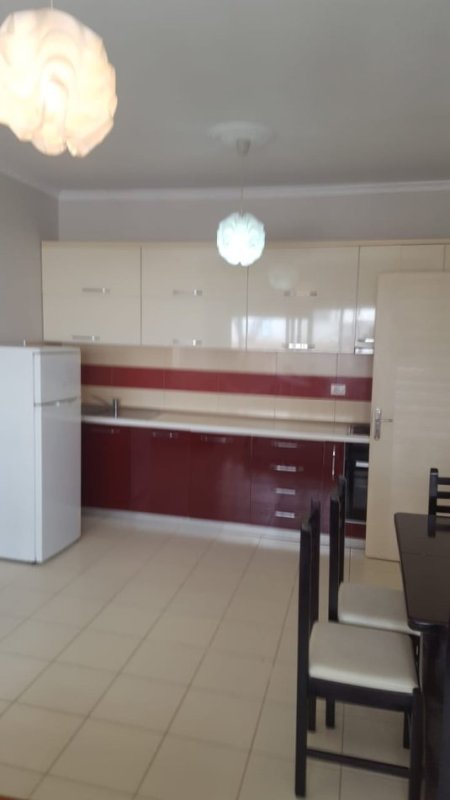 Tirane, jepet me qera apartament 1+1+Ballkon Kati 3, 65 m² 400 € (Astir ,prane ozone)