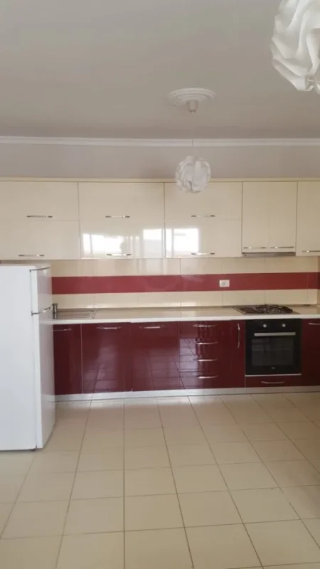 Tirane, jepet me qera apartament 1+1+Ballkon Kati 3, 65 m² 400 € (Astir ,prane ozone)