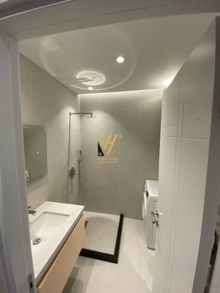 Tirane, jepet me qera apartament 1+1+Ballkon Kati 7, 70 m² 650 EURO KOMUNA E PARISIT