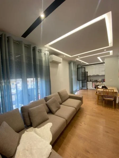 Tirane, jepet me qera apartament 1+1+Ballkon Kati 5, 64 m² 600 € (Don Bosko)