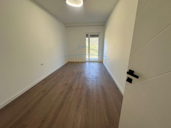 Tirane, shitet apartament 4+1+Ballkon Kati 3, 288 m² 520.000 € (Rose Garden Residence, Teg, Tiranë.)