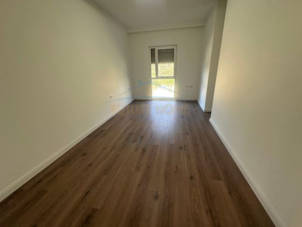 Tirane, shitet apartament 4+1+Ballkon Kati 3, 288 m² 520.000 € (Rose Garden Residence, Teg, Tiranë.)