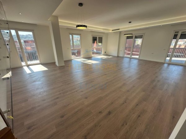 Tirane, shitet apartament 4+1+Ballkon Kati 3, 288 m² 520.000 € (Rose Garden Residence, Teg, Tiranë.)