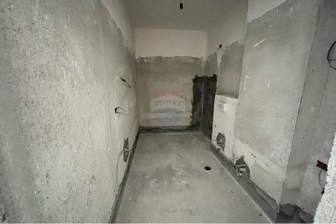 shitet , 63 m² 180.000 € (APARTAMENT 1+1 NE SHITJE TEK KOMUNA E PARISIT)