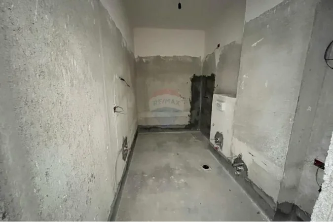 shitet , 63 m² 180.000 € (APARTAMENT 1+1 NE SHITJE TEK KOMUNA E PARISIT)