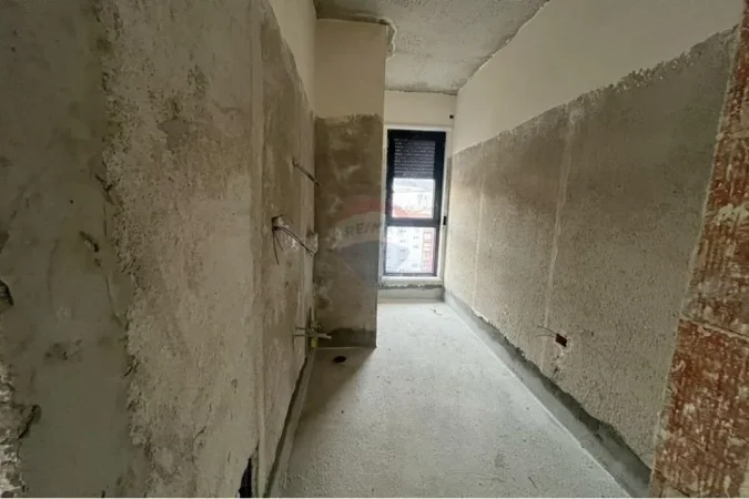shitet , 92 m² 300.000 € (APARTAMENT 2+1+2 NE SHITJE TEK KOMUNA E PARISIT)