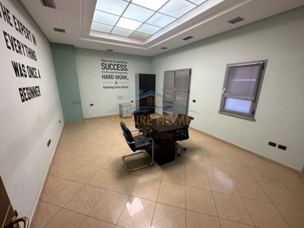 Tirane, jepet me qera ambjent biznesi Kati 2, 200 m² 1.700 € (Zogu i Zi)