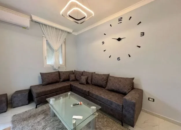 Tirane, jepet me qera apartament 1+1+Ballkon Kati 4, 66 m² 450 € (5 Maji)