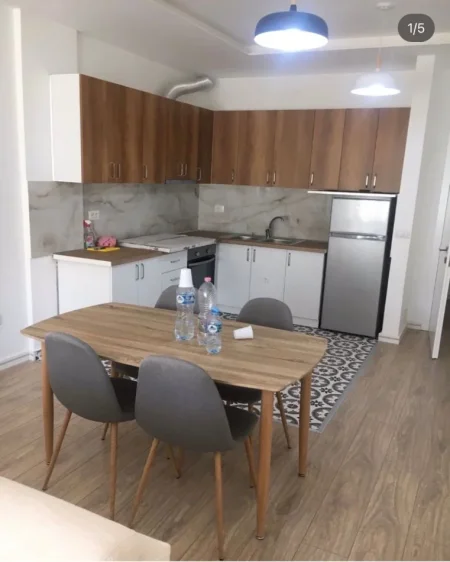 Tirane, shes apartament 1+1+Ballkon Kati 4, 71 m² 145.000 € (Rr. E kroit te Kopshti Zoologjik)