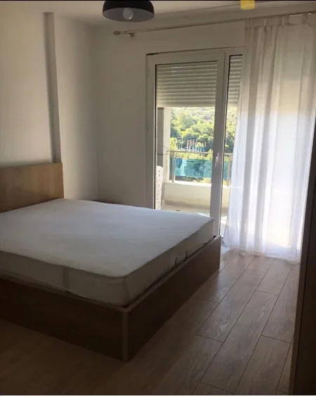 Tirane, shes apartament 1+1+Ballkon Kati 4, 71 m² 145.000 € (Rr. E kroit te Kopshti Zoologjik)